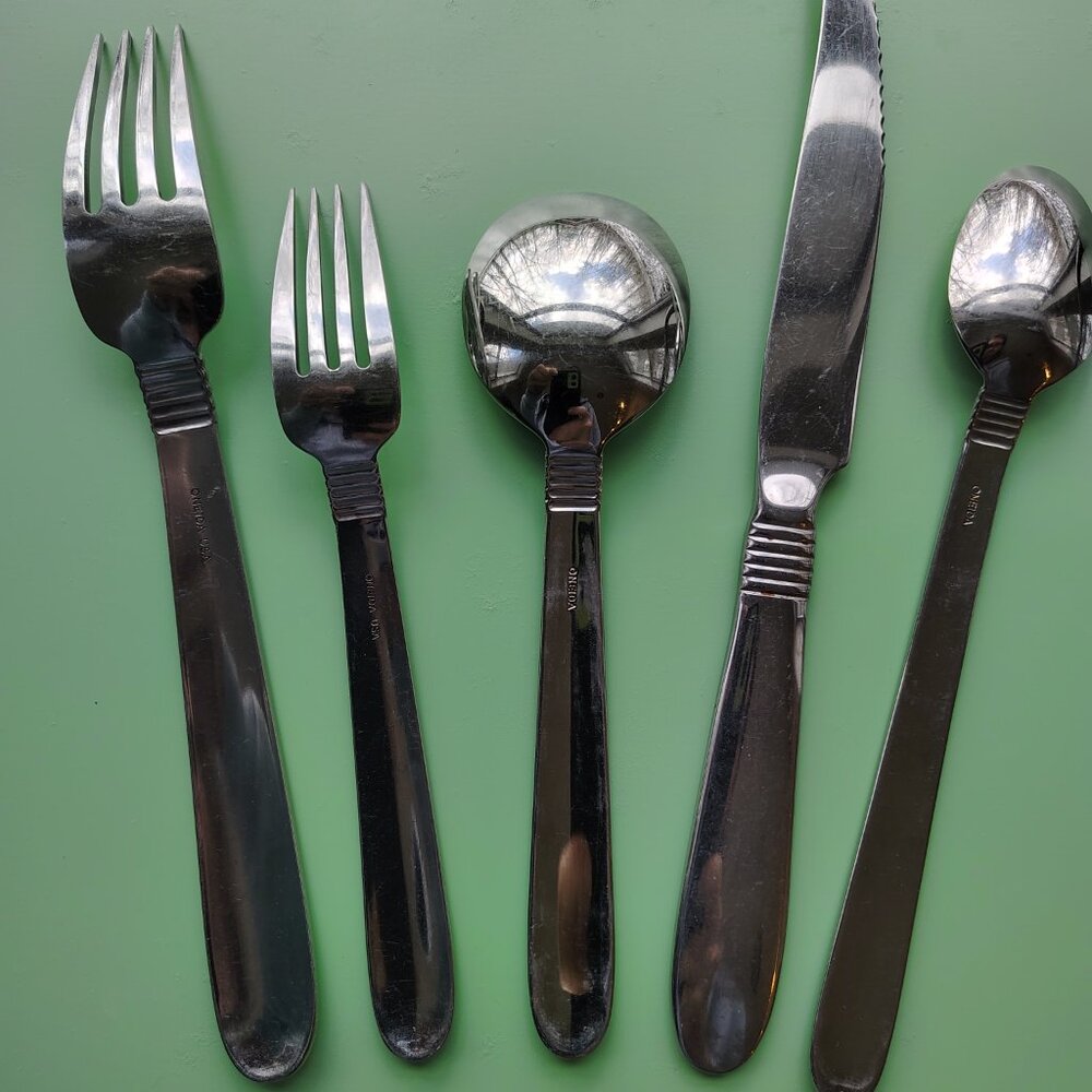 Oneida USA Raffia Stainless Steel Five Piece Silverware - Picture 2 of 9